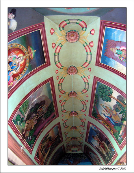 2005 - 06 - Temple Sri Mariamman 02.JPG